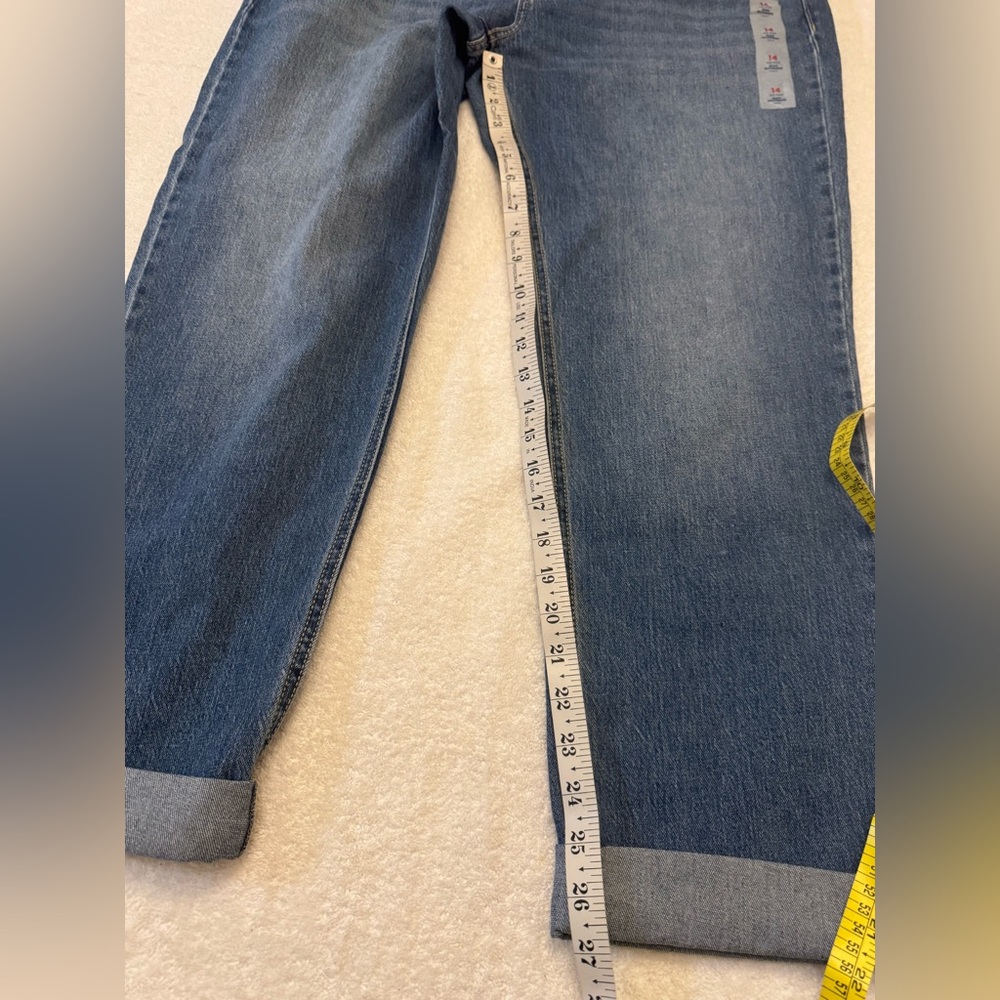 NWT Old Navy Mid-Rise Wow Boyfriend pants. - Picture 7 of 8